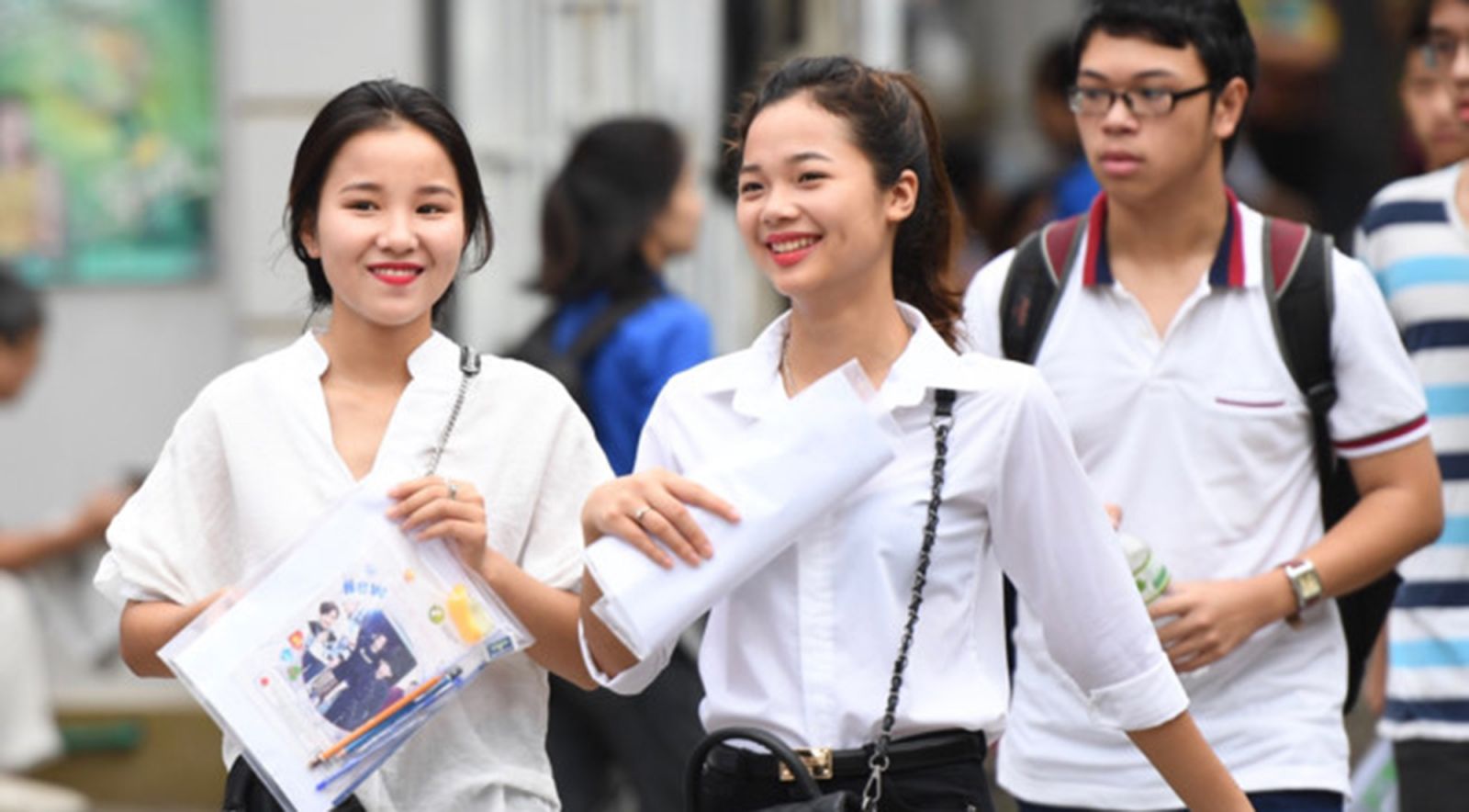 Làm bằng đại học cho sinh viên chưa tốt nghiệp
